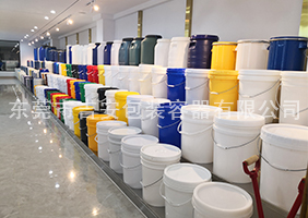 黄片comhhh吉安容器一楼涂料桶、机油桶展区